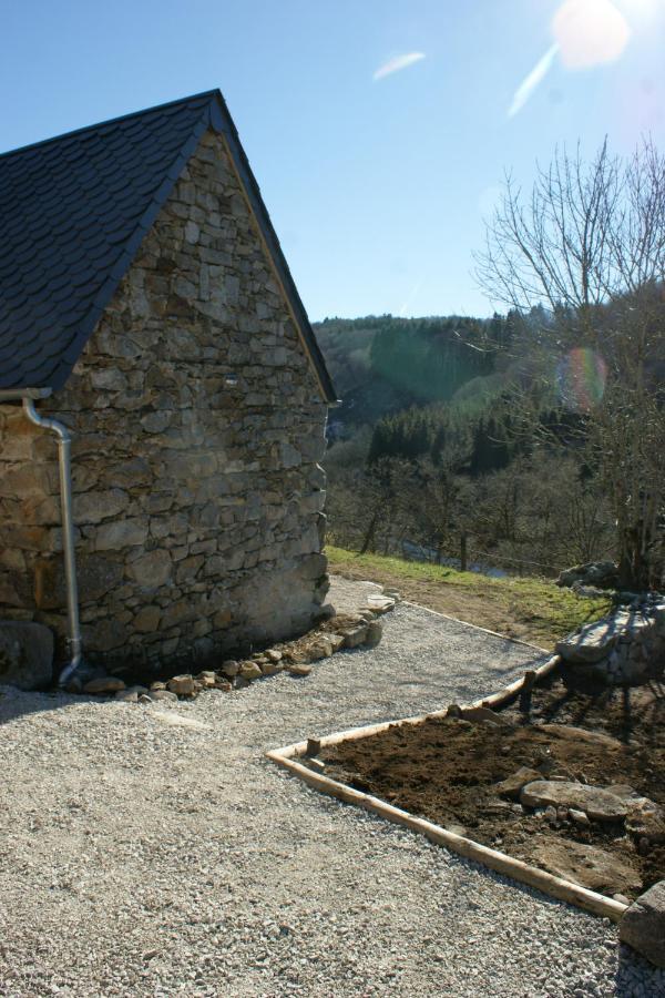 Le P'Tit Gite De Chomet La Tour-d'Auvergne Exterior photo