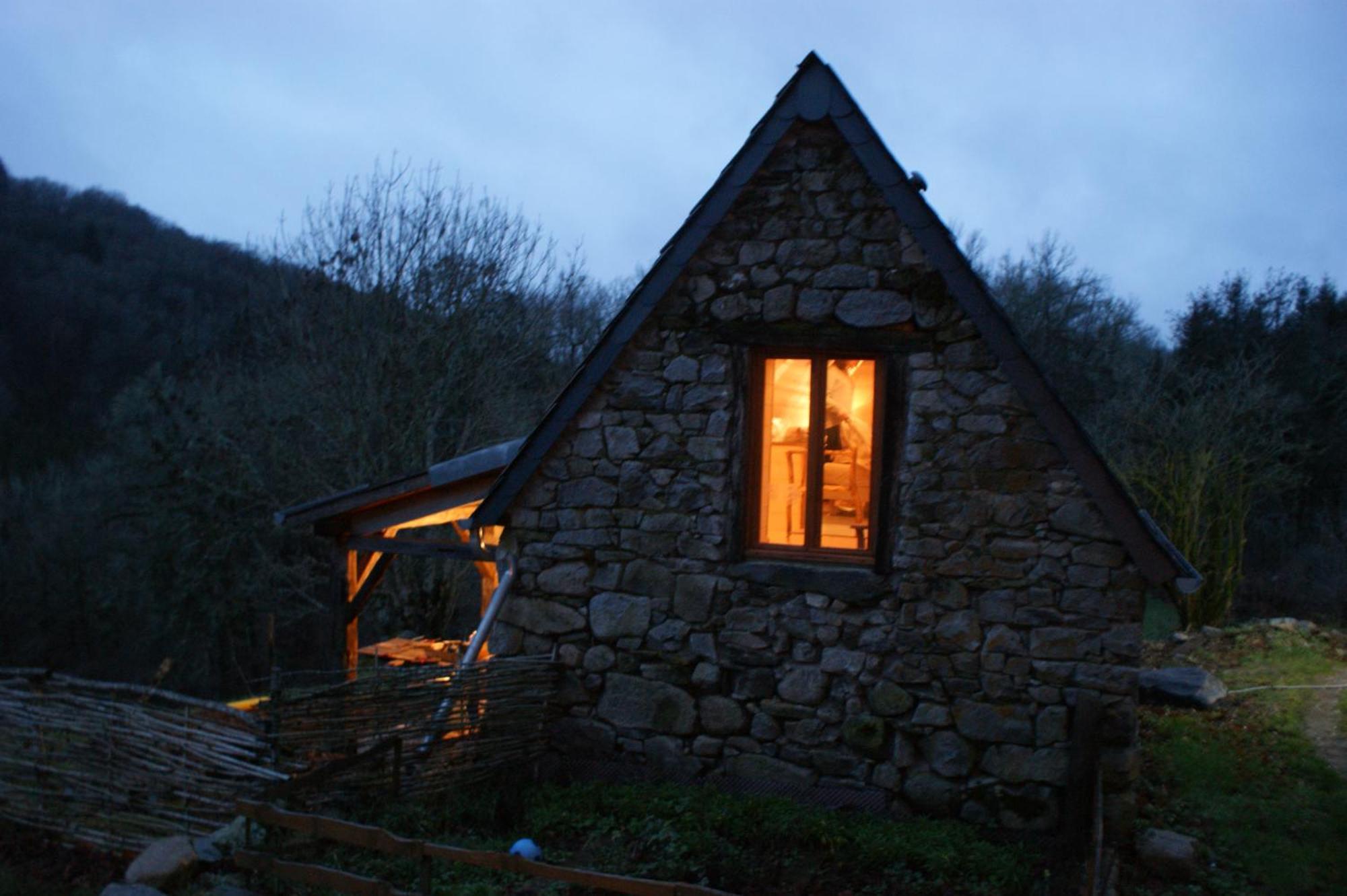Le P'Tit Gite De Chomet La Tour-d'Auvergne Exterior photo